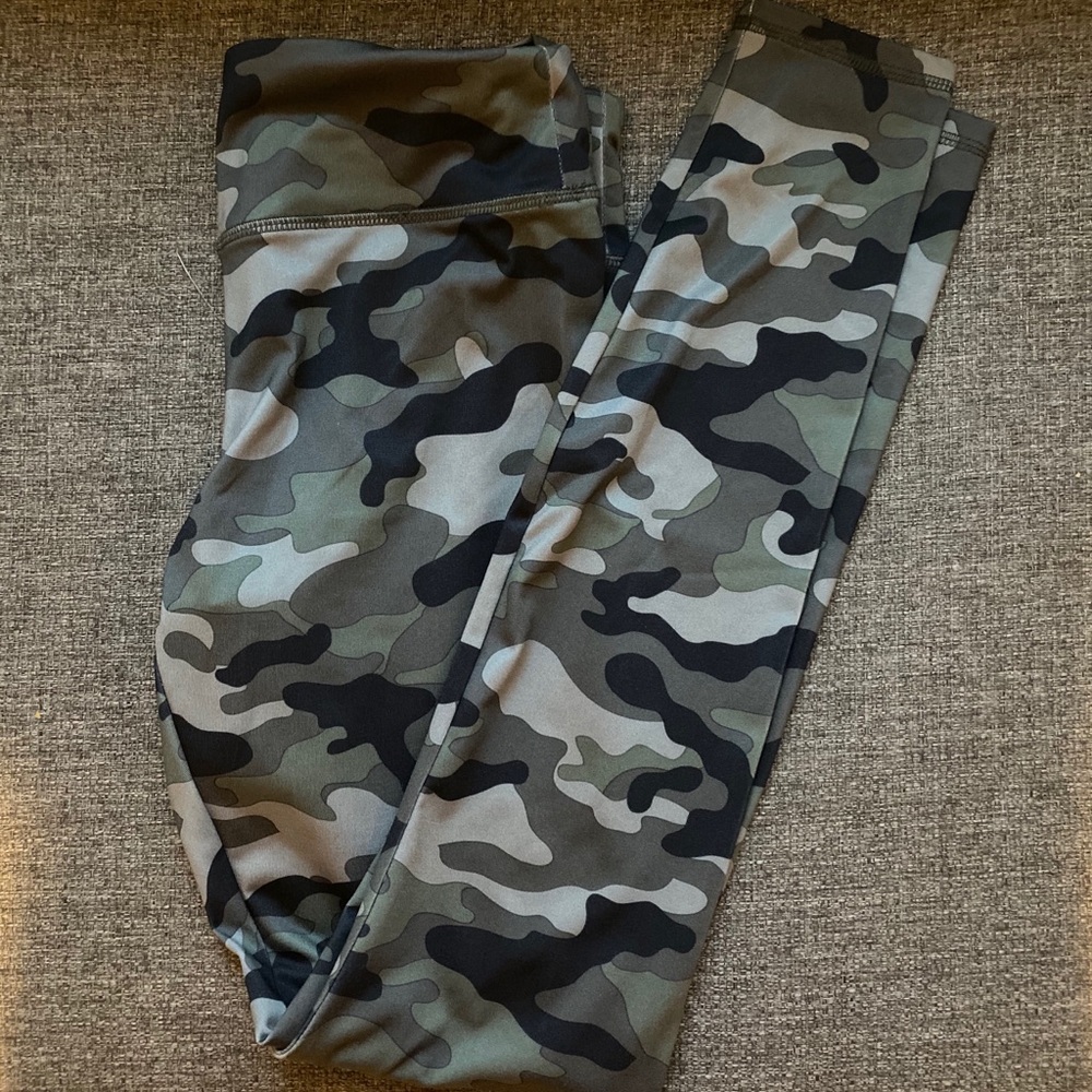 Forever 21 camo leggings